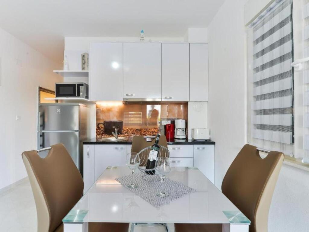 Apartmani Velic Vir Exterior photo