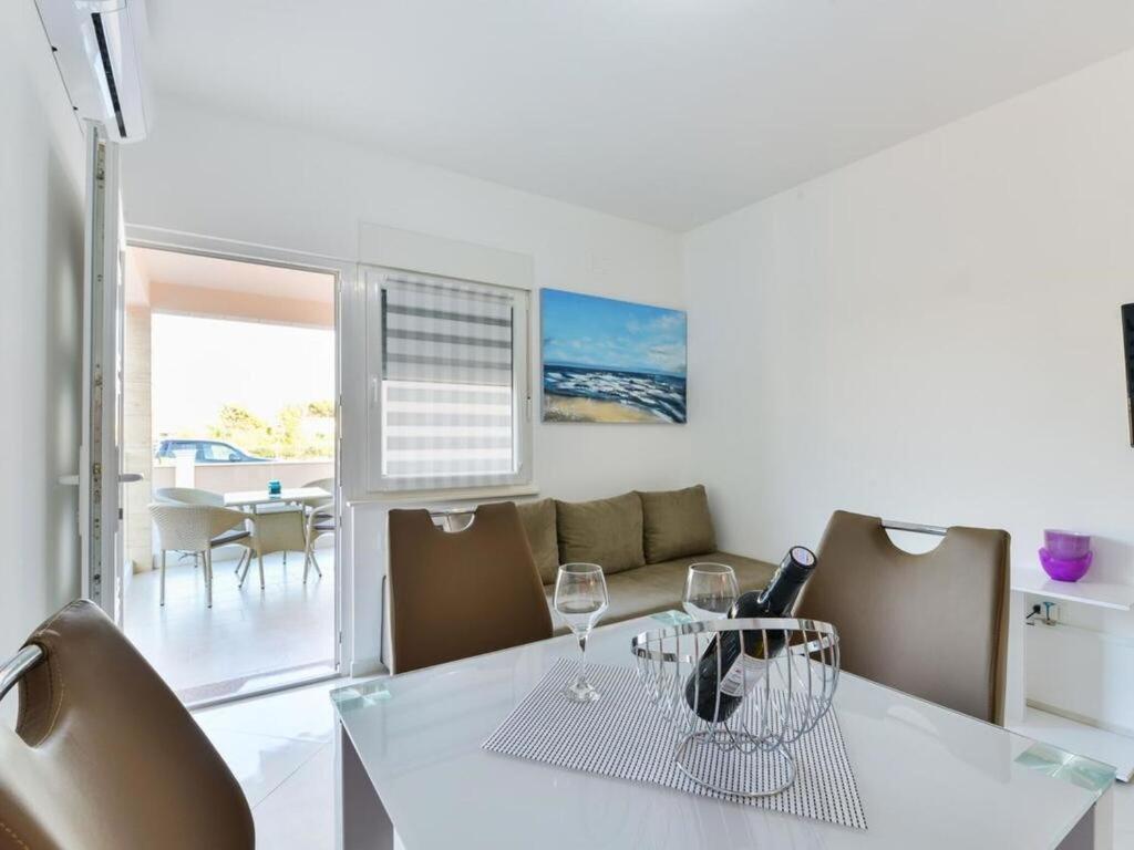 Apartmani Velic Vir Exterior photo